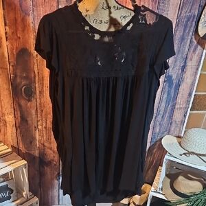TORRID SIZE 3 BLACK SHORT SLEEVE BLOUSE WITH LACE
